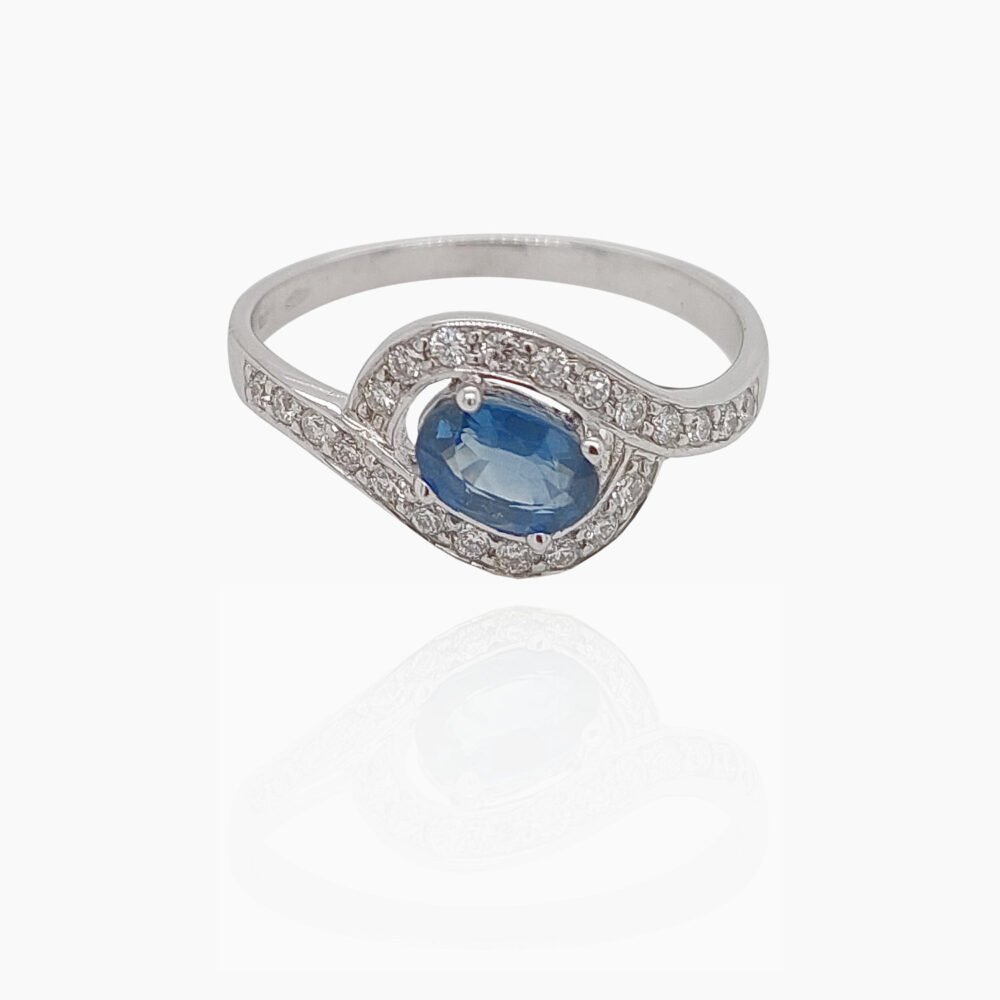 Sapphire 4 Head with Halo and Side Diamonds 18K Gold Ring