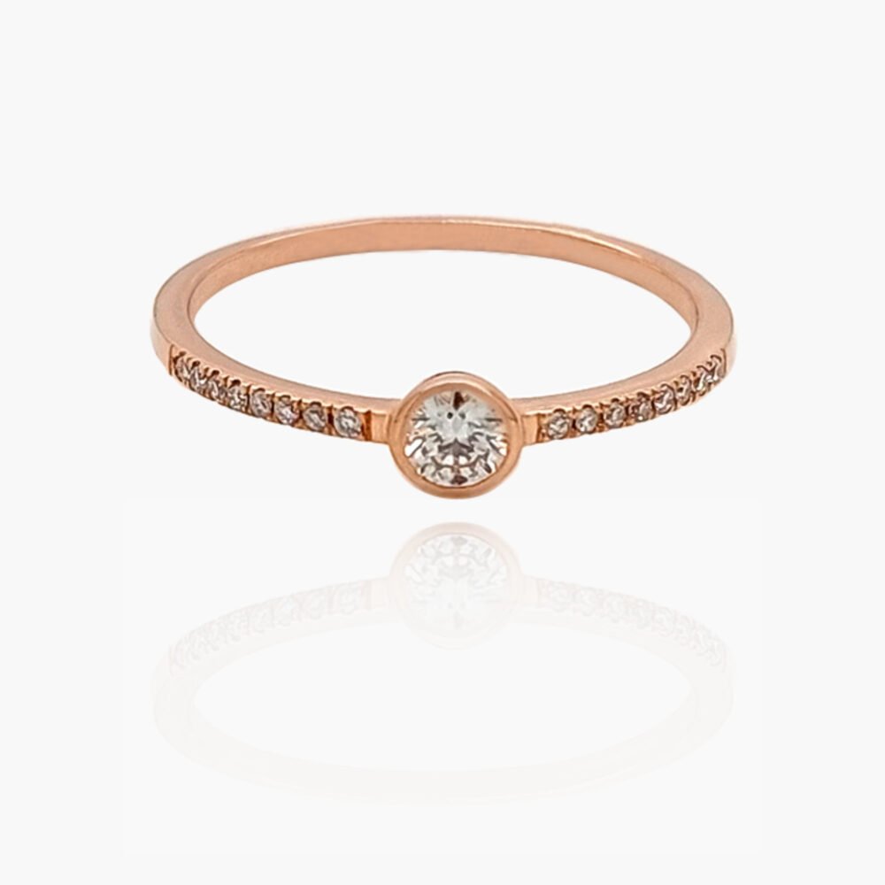 Round Single Diamond Head 18K Gold Ring with Diamonds