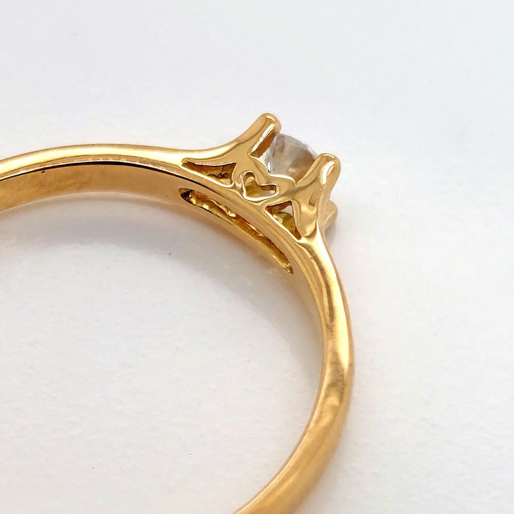 18K Gold 4-Prong Heart Gallery Single Diamond Head Ring - Image 3