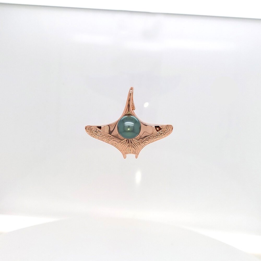 18K Gold Stingray Tahitian Black Pearl Pendant - Image 2