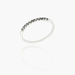 18K Gold Wedding Ring - 11 off Diamonds 0.14ct in 4-Prong Setting